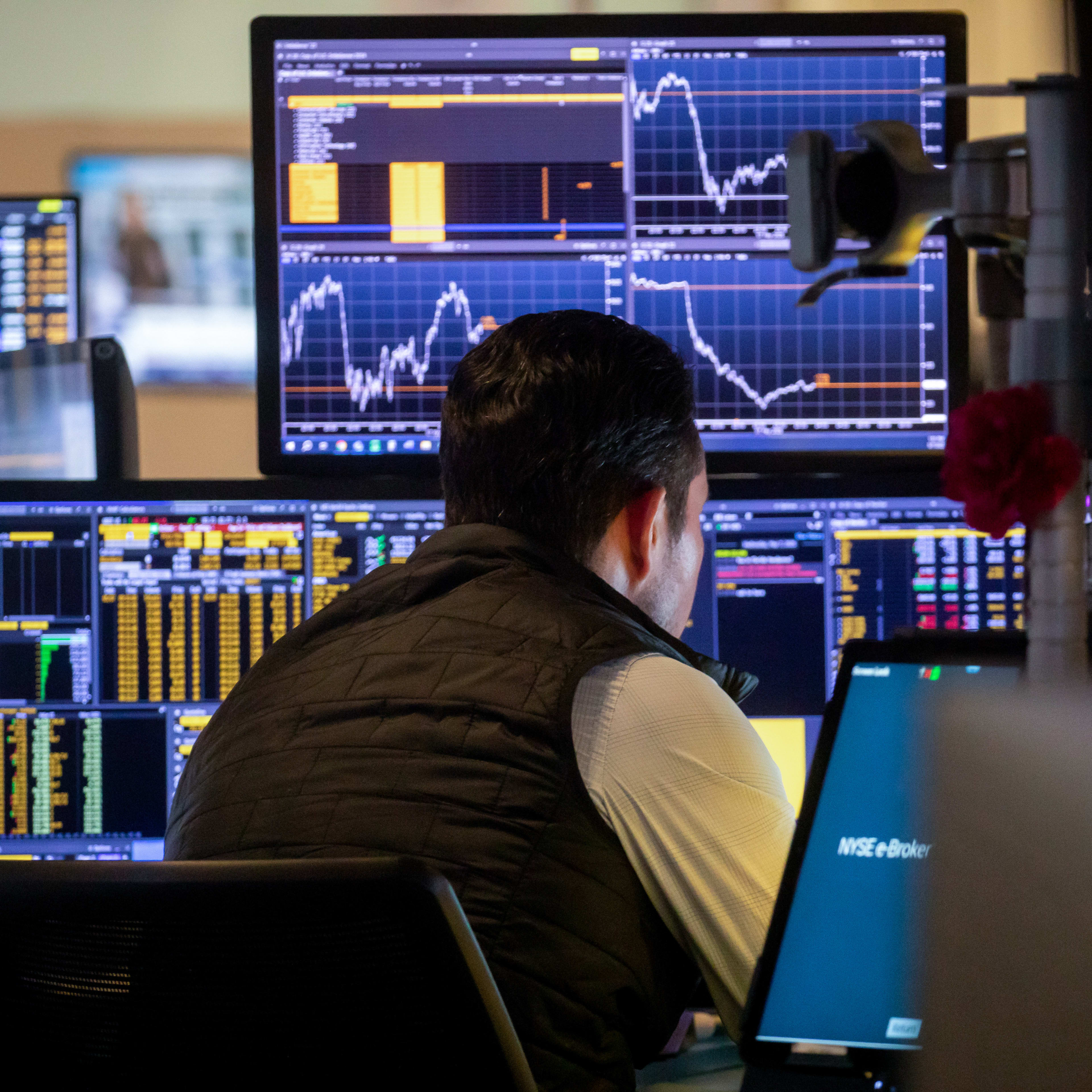 Analyst updates outlook on S&P 500, says king coin to follow - TheStreet  Crypto: Bitcoin and cryptocurrency news, advice, analysis and more