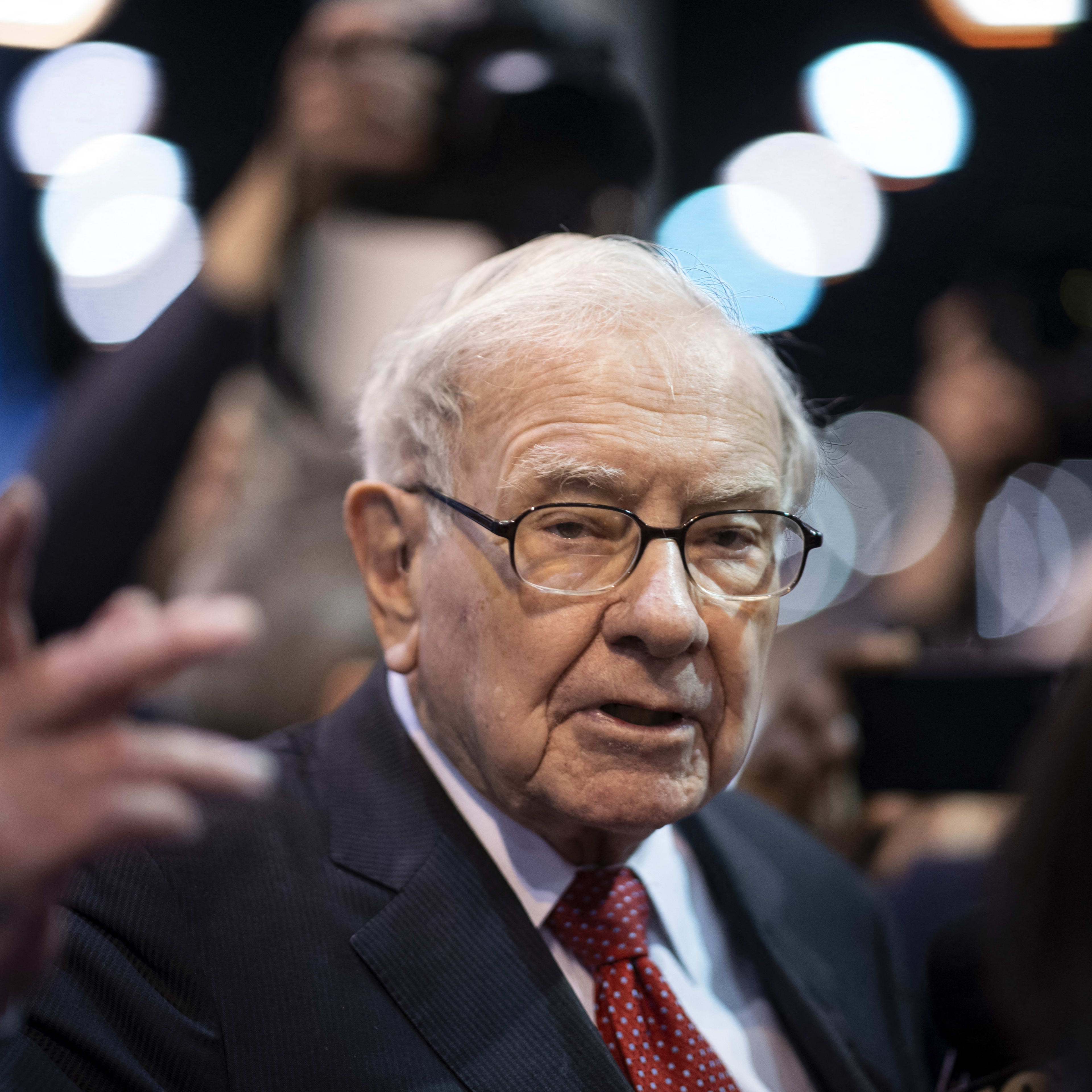 Buffett’s Berkshire mixes a newspaper bet with a favorite pizza chain