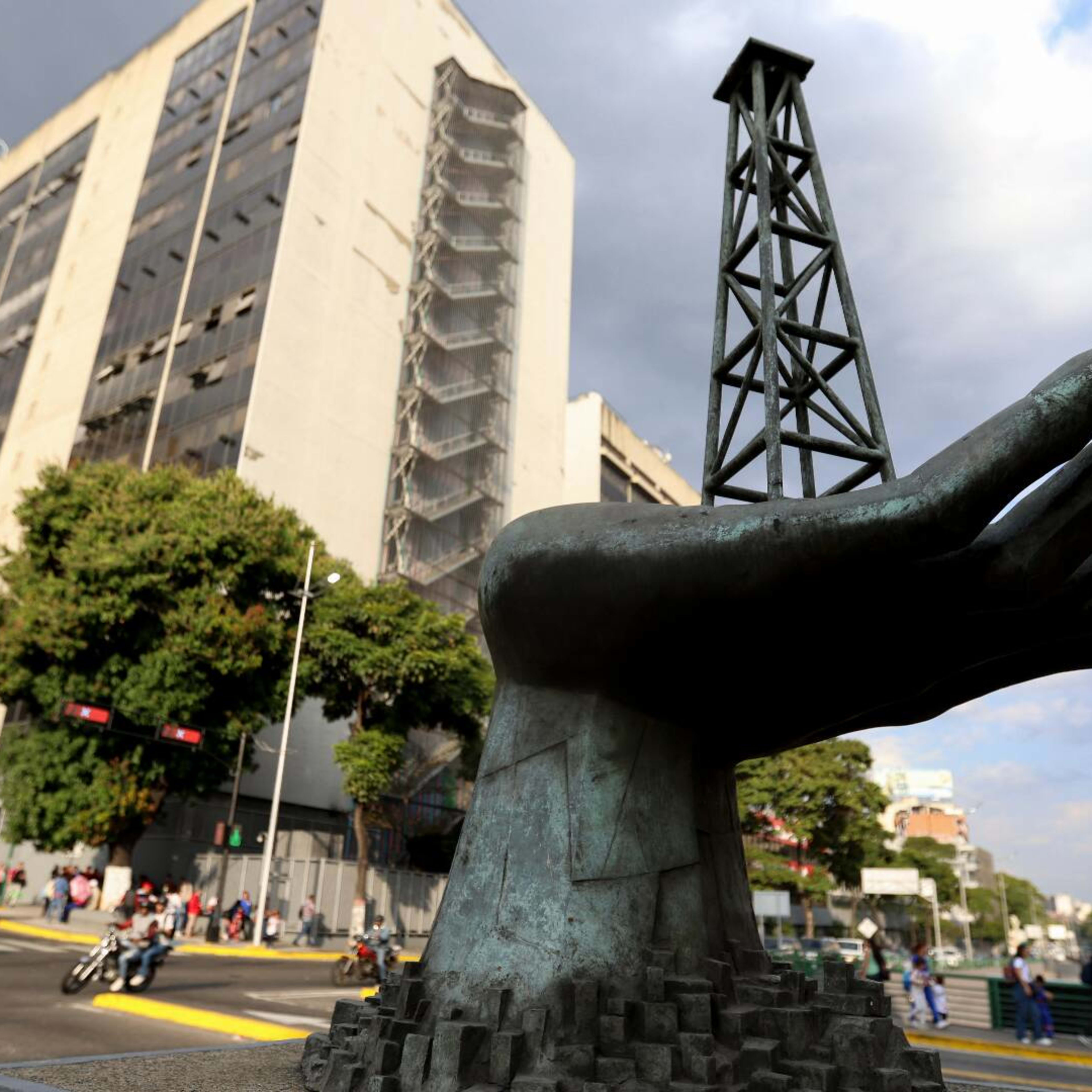 Exxon CEO's stark message unfolds as US officials land in Caracas