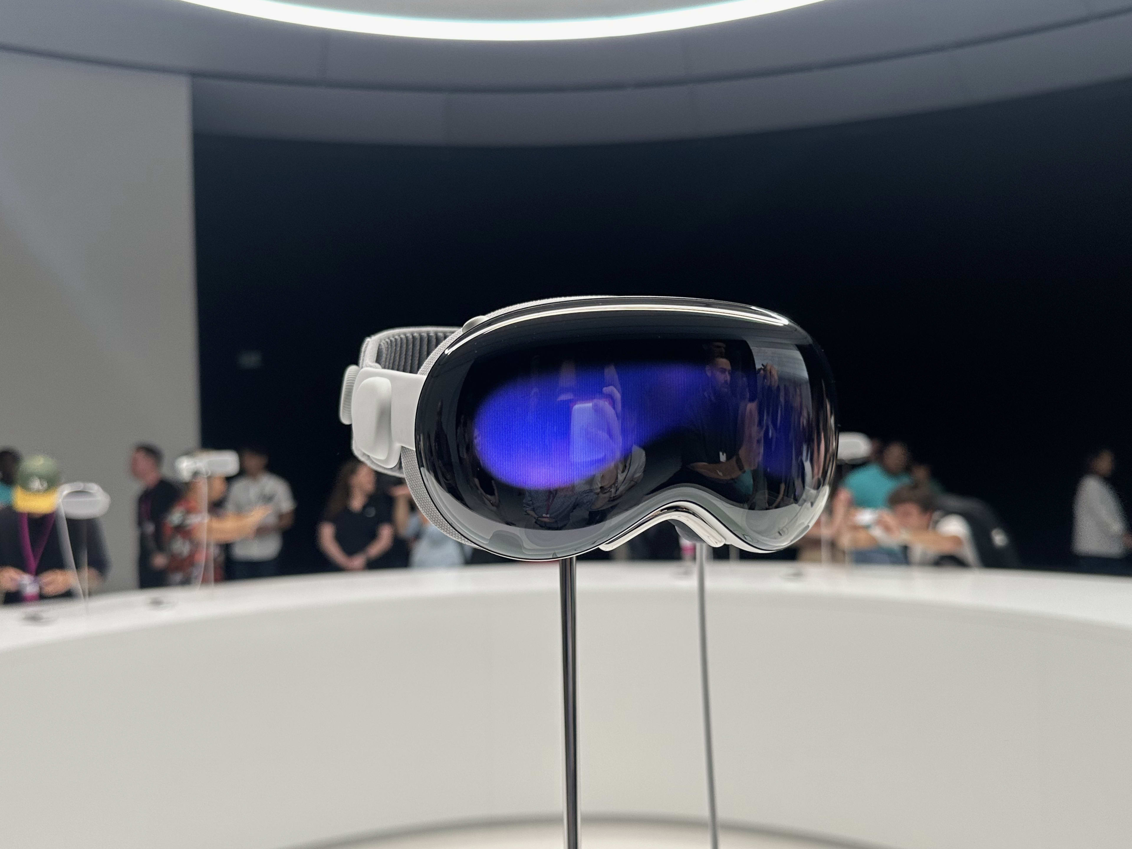 【美品】Apple Vision Pro 256GB ✓ APPLE VISION PRO 256GB **CONFIRMED PRE-ORDER** BRAND NEW