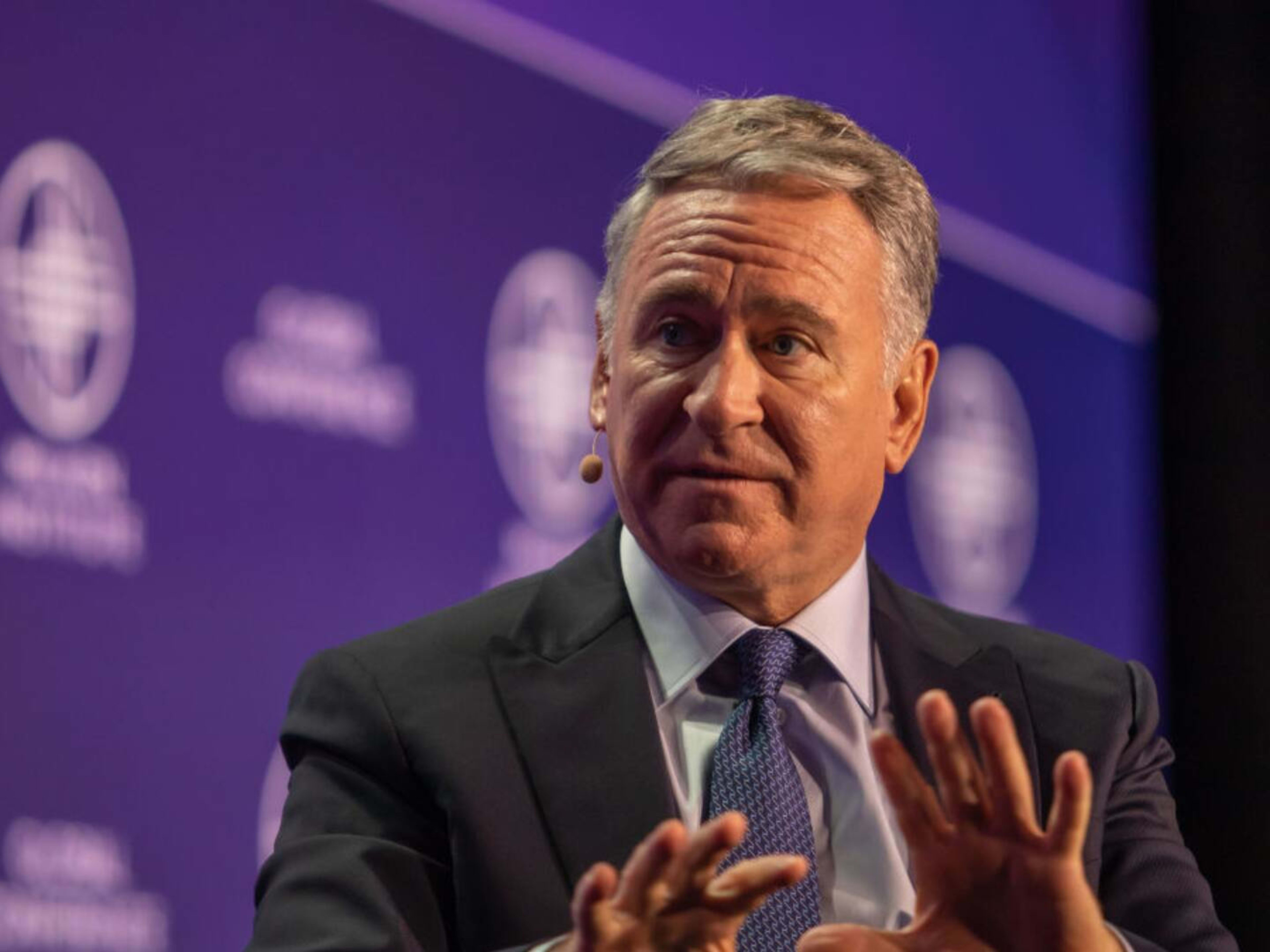 Billionaire fund manager, skeptical of AI, backs shocking stock - TheStreet