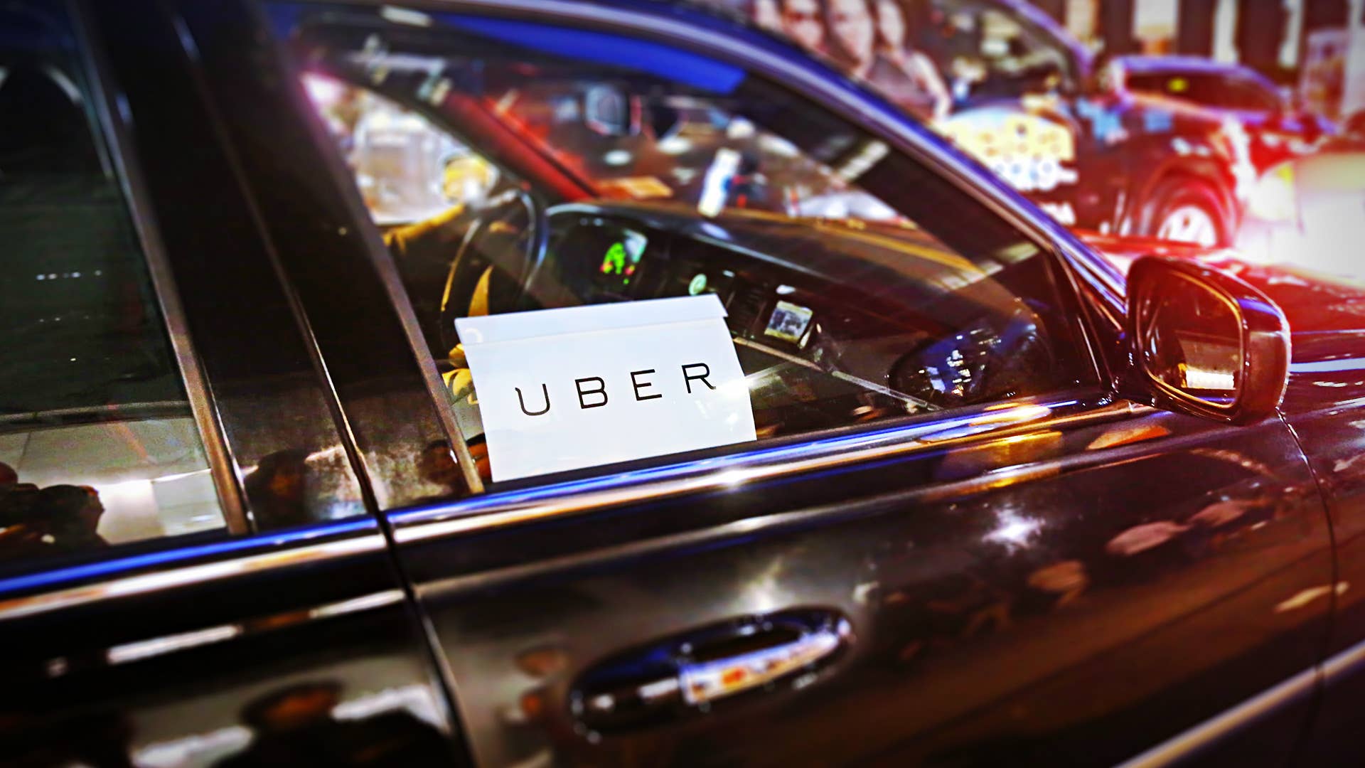 Un chauffeur Uber sur la route.