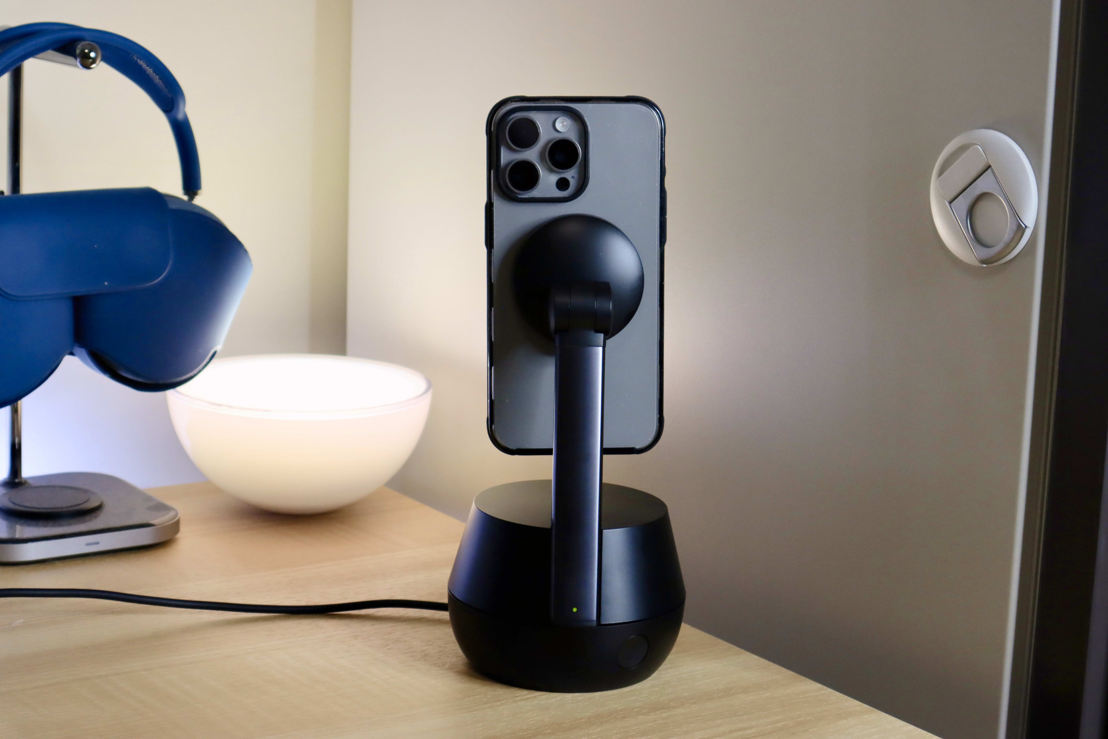 Belkin Auto-Tracking Stand Pro review - TheStreet