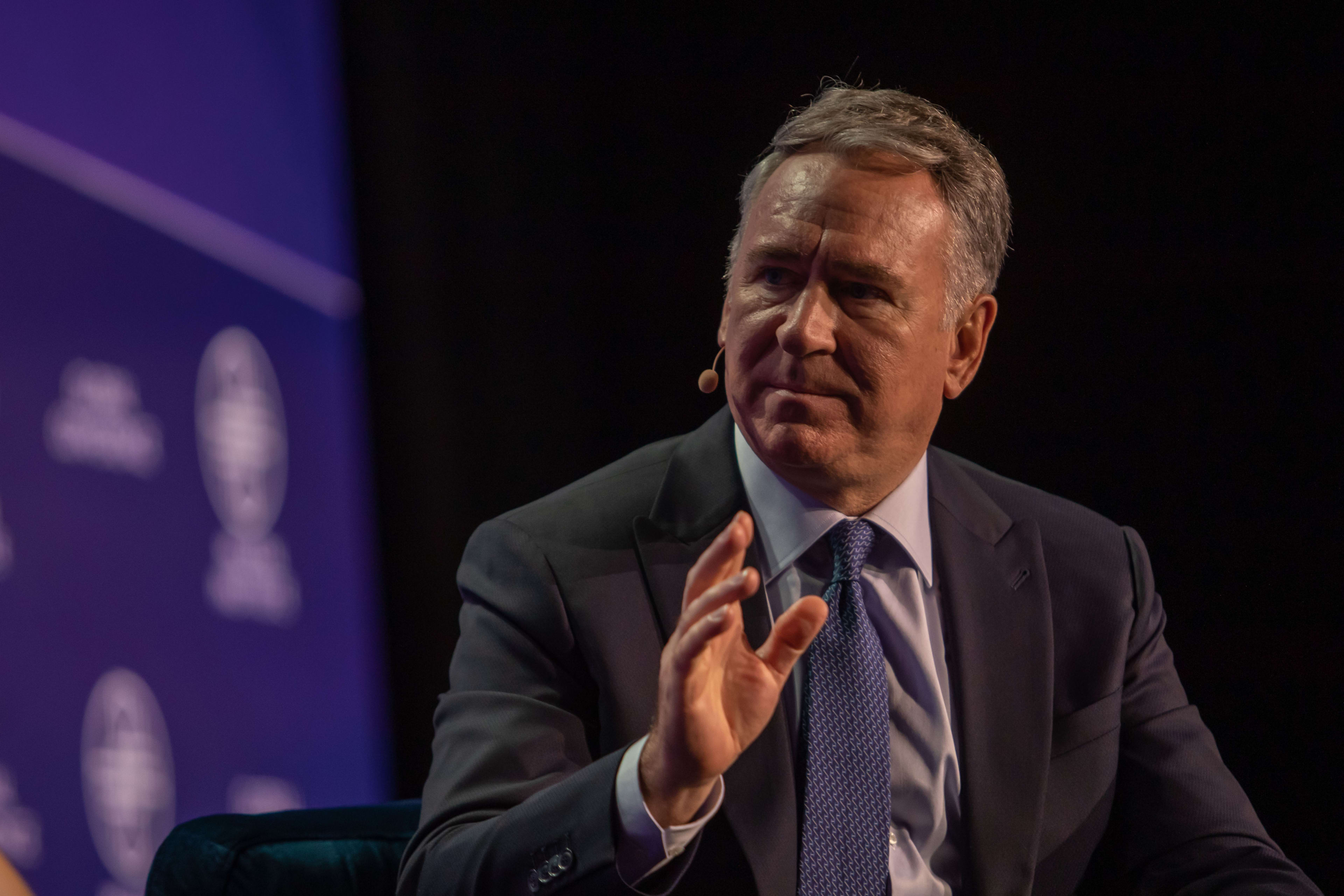 Billionaire fund manager sends dire message on Fed - TheStreet