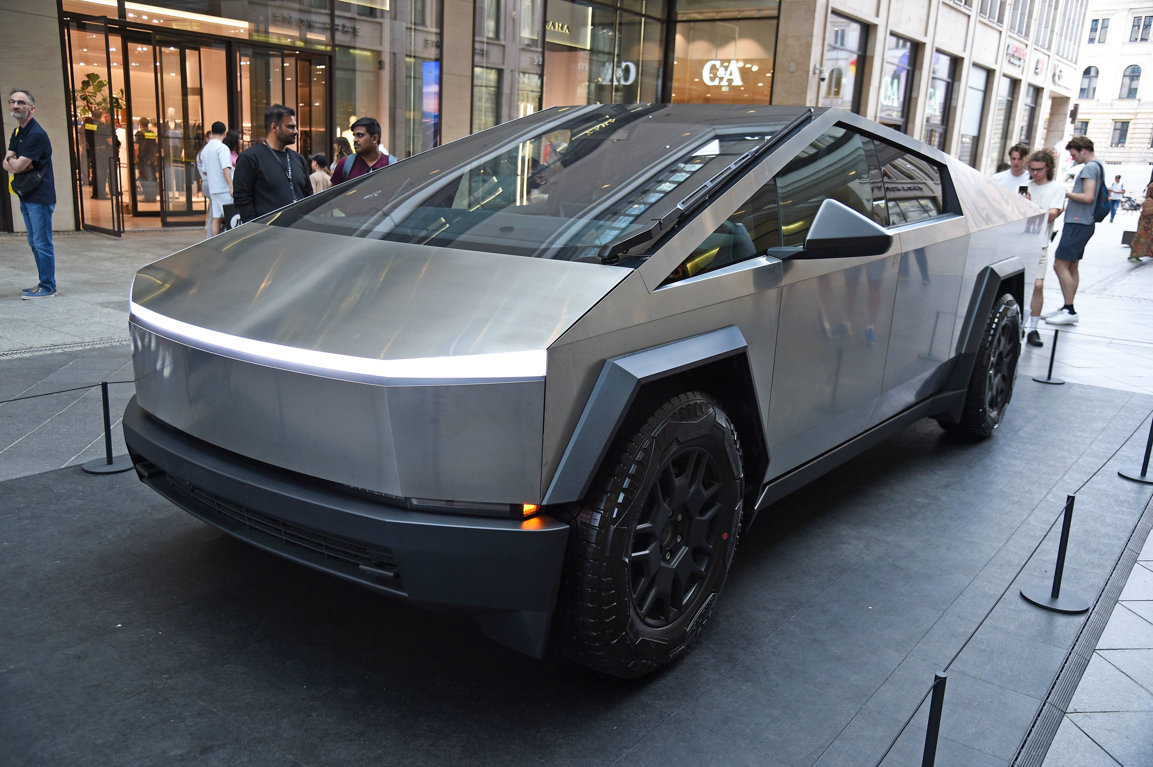 Groundbreaking Chinese EV, strong Ferrari quarter have analysts excited -  TheStreet