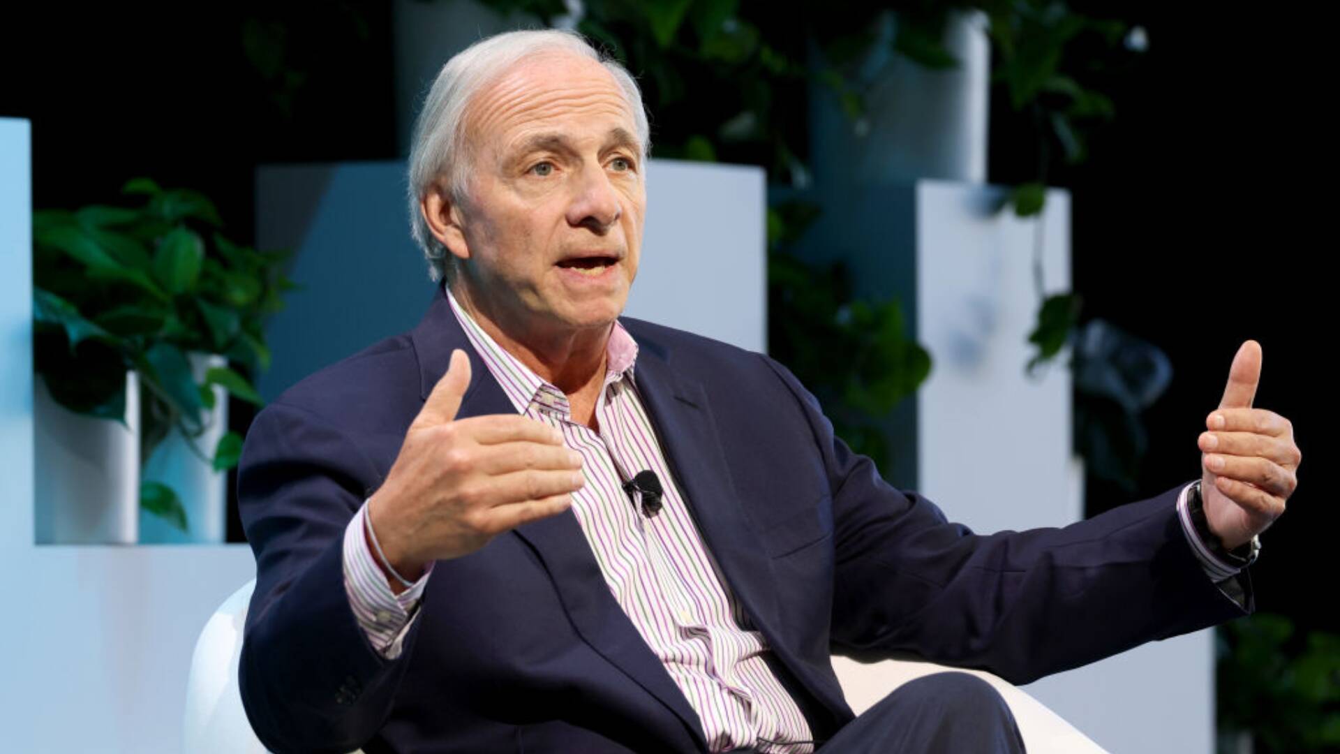 Billionaire Ray Dalio makes hard-hitting call on economy - TheStreet