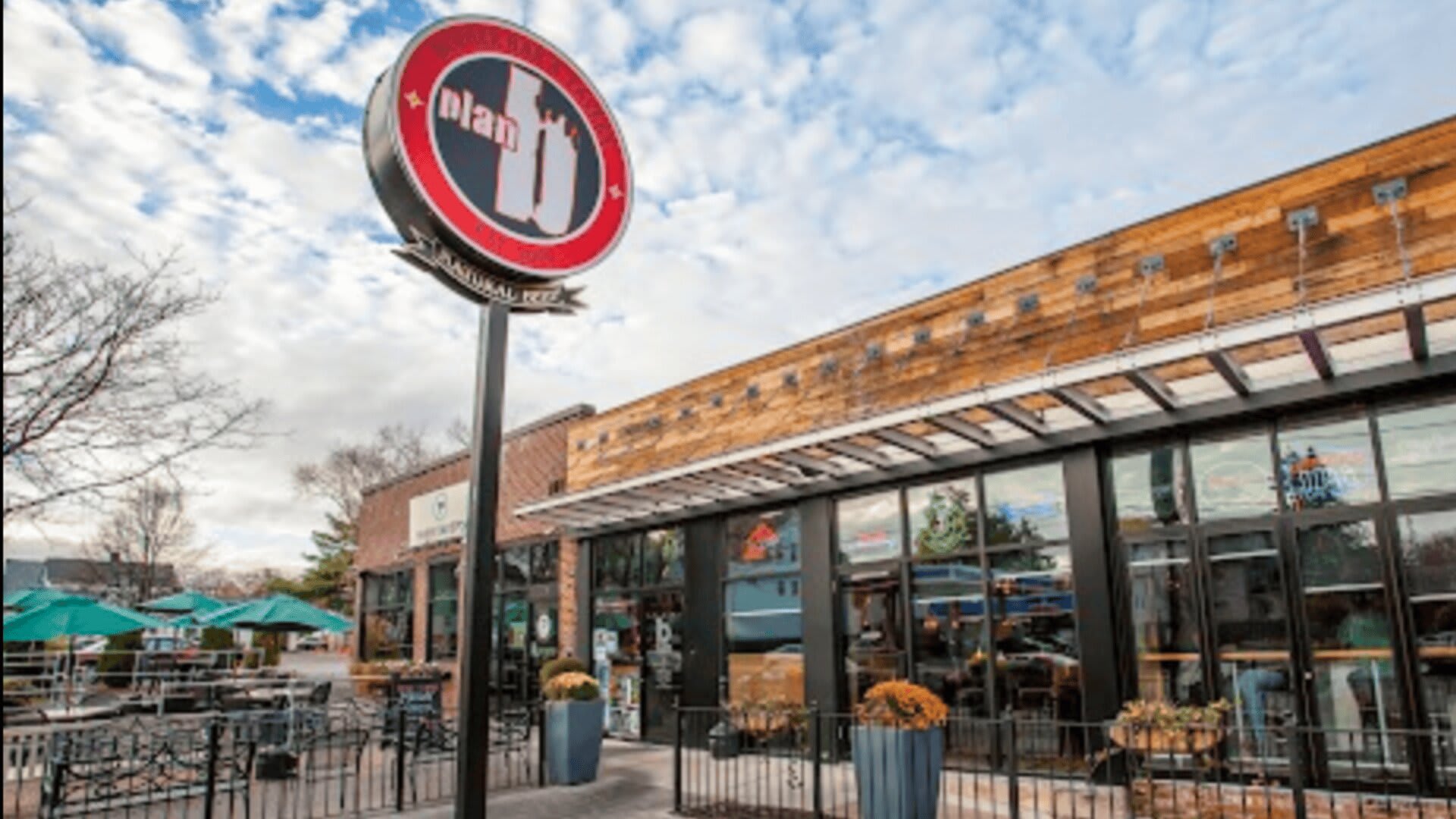 Popular Hamburger Chain Unexpectedly Closes Most Locations - TheStreet