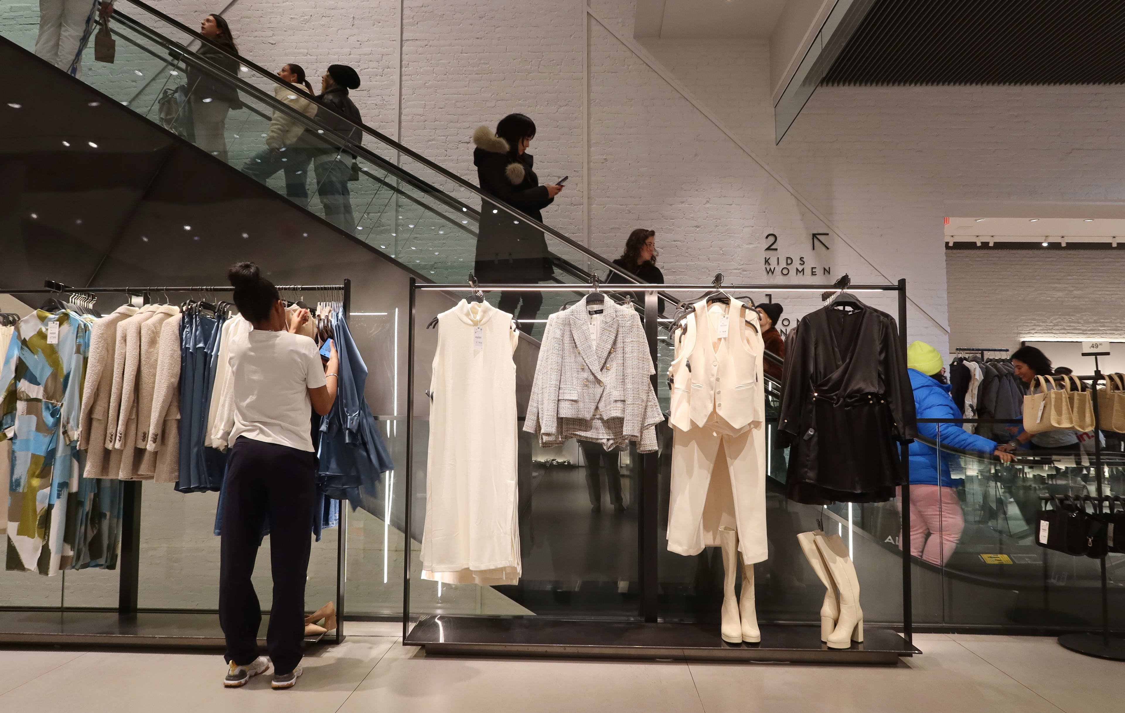 Keeping Up With Fashion: Abercrombie, Zara, and H\u0026M controversies come back  to haunt them - TheStreet, image size:3840x2434