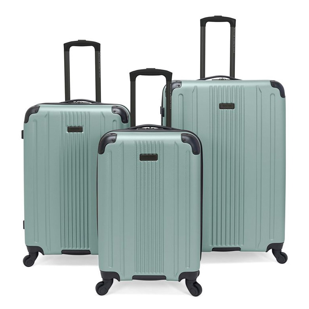 Macy's is selling a $720 hardside luggage set for $119 - TheStreet