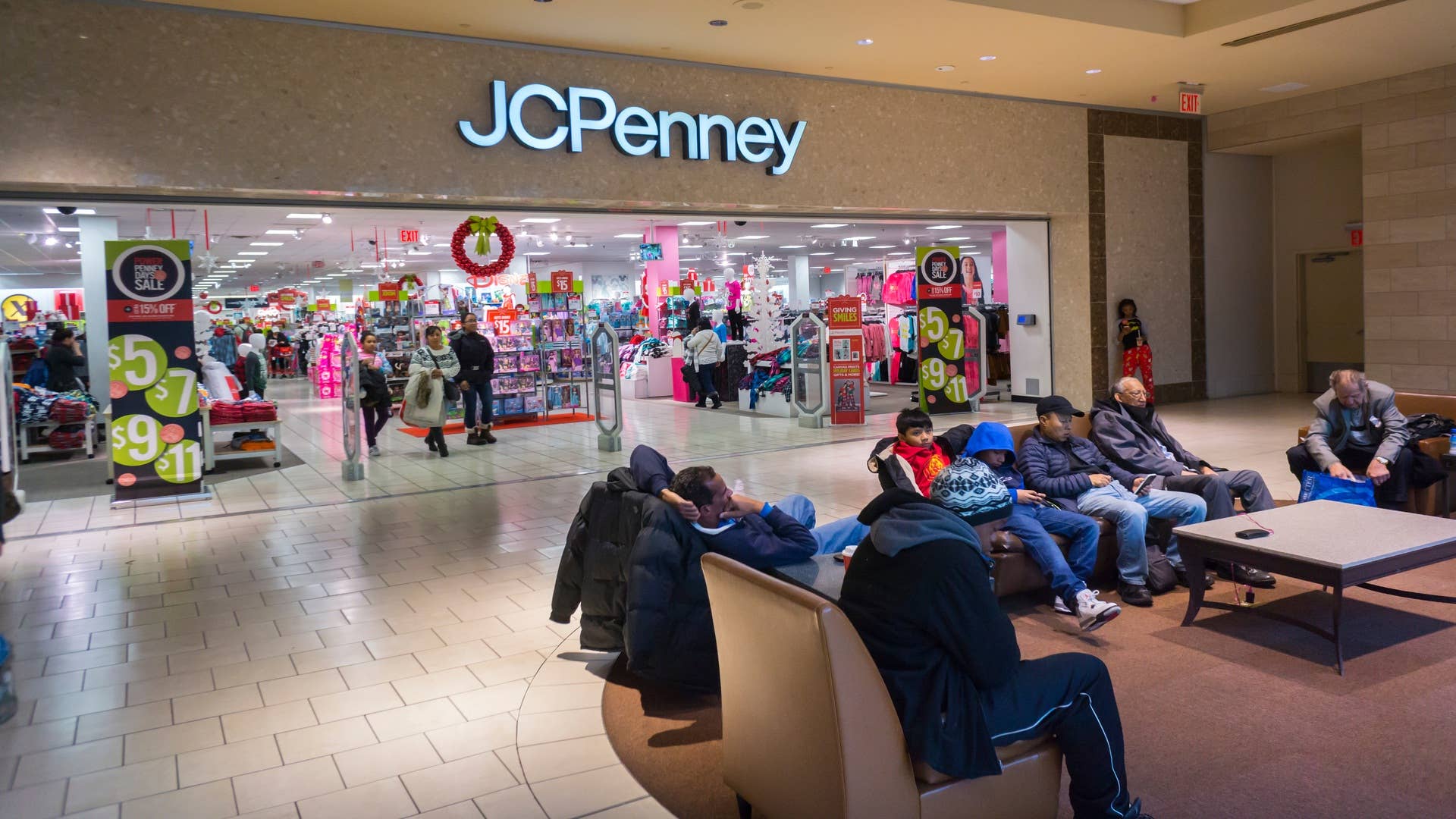 JCPenney borrows bold Macy’s strategy to boost holiday sales TheStreet(00)