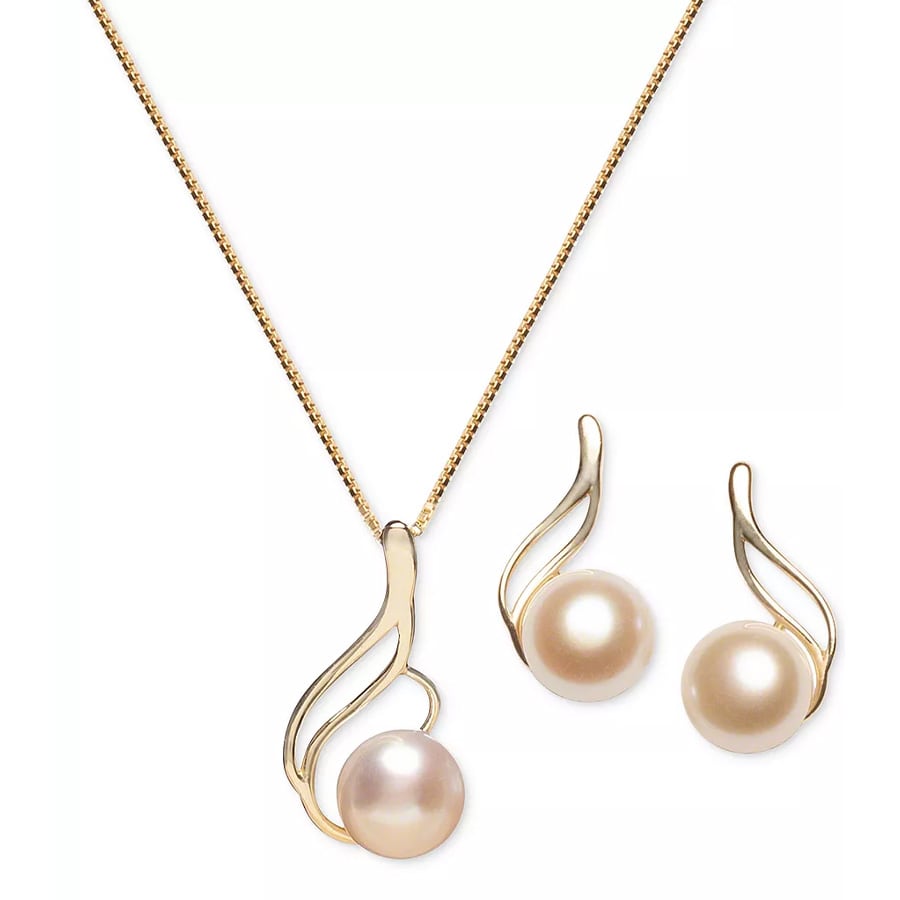 Naszyjnik i kolczyki z wisiorkiem i kolczykami w kształcie wirujących pereł Macy's są już dostępne w sklepie Macy's.