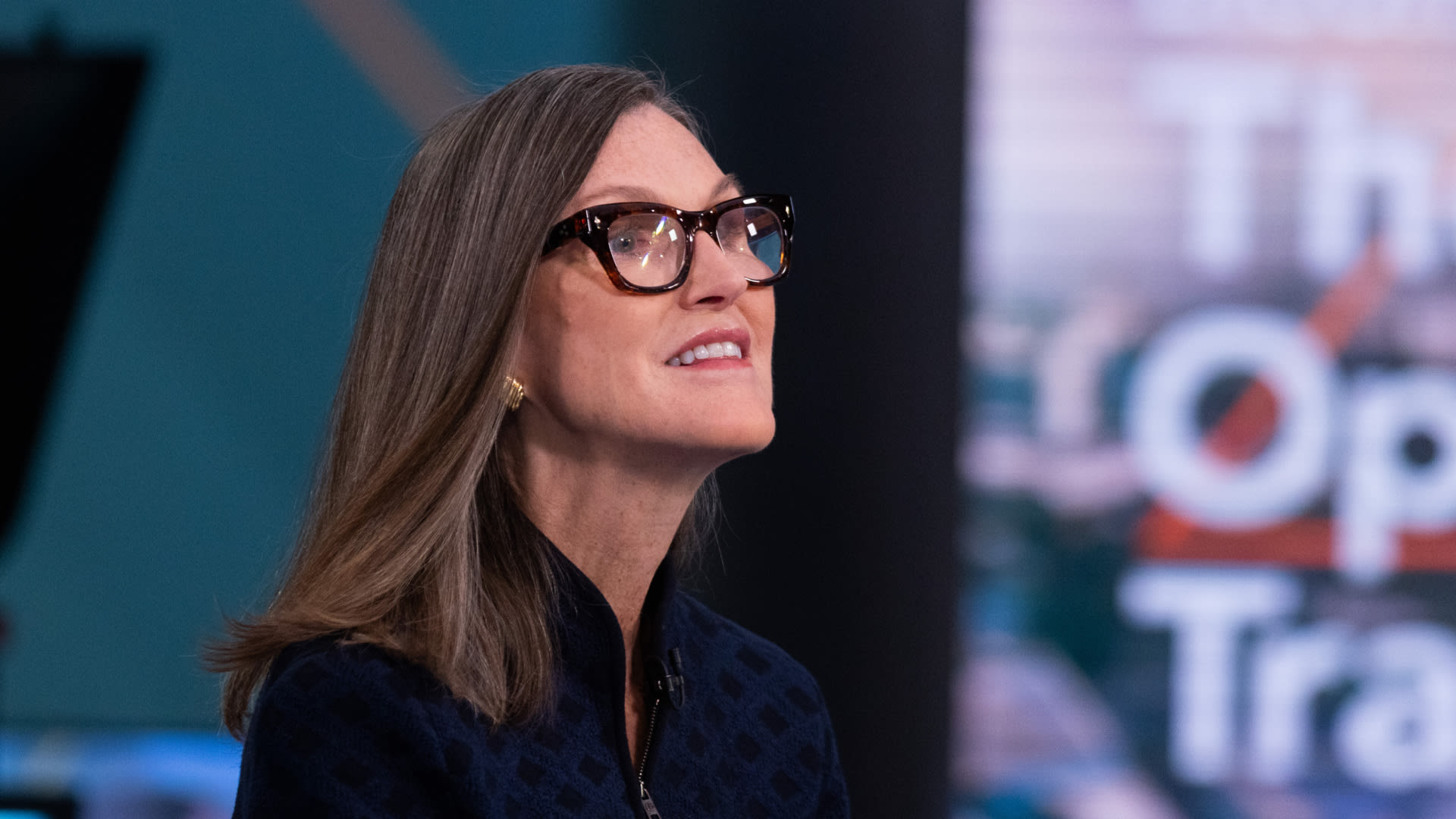 Cathie Wood buys $10.7 million of sinking AI stock - TheStreet