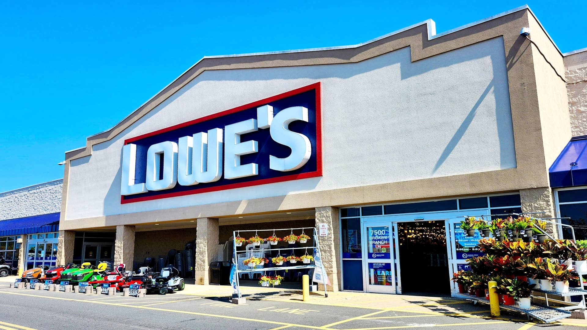the layoff lowes