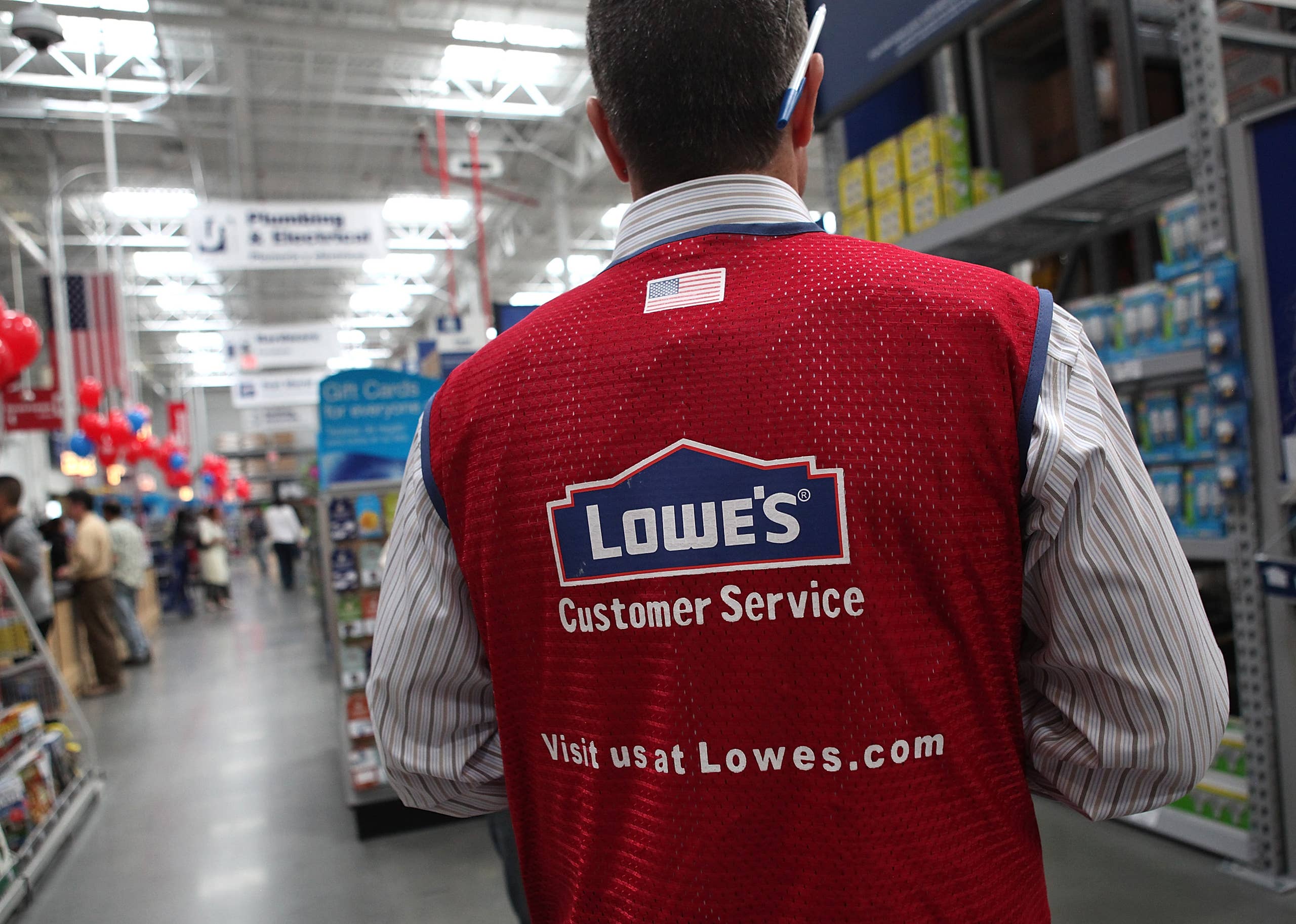 lowes employee news