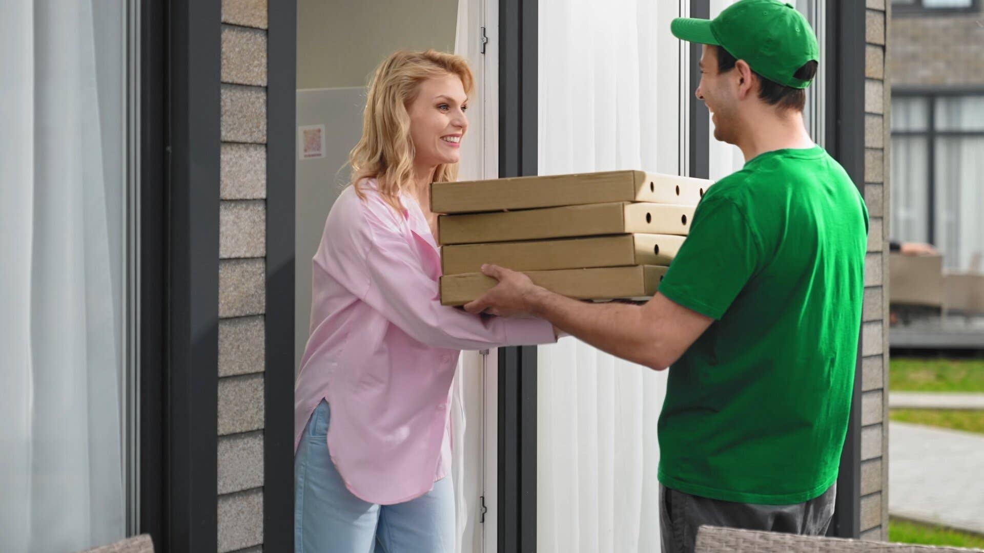 Major pizza chain cuts hundreds of U.S. locations - TheStreet